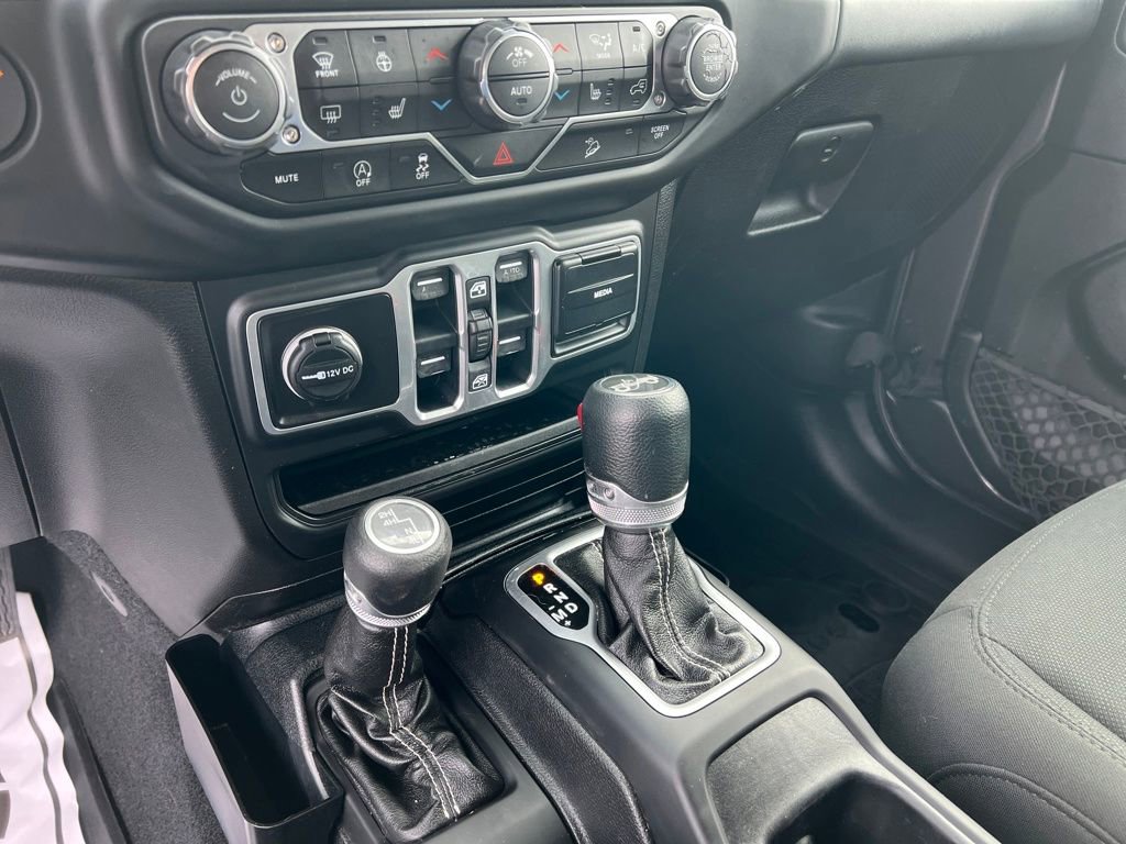 Used 2018 Jeep Wrangler Unlimited Sahara image 23