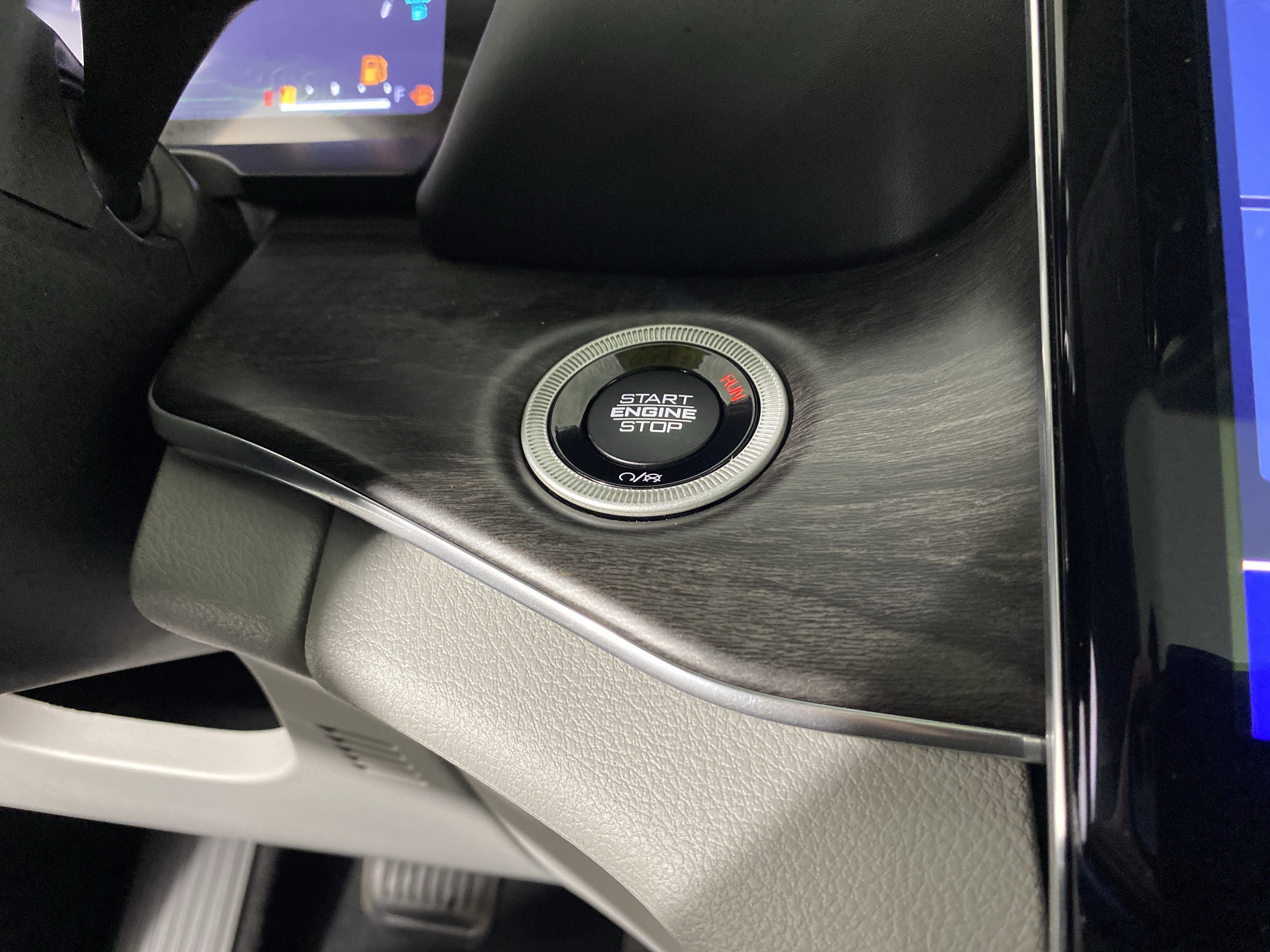 Used 2022 Jeep Grand Cherokee Overland w/ Luxury Tech Group IV image 27