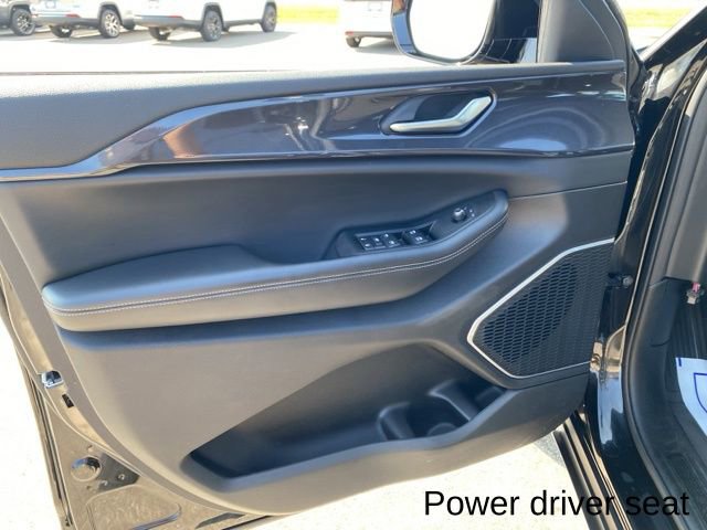 Used 2022 Jeep Grand Cherokee L Laredo image 24