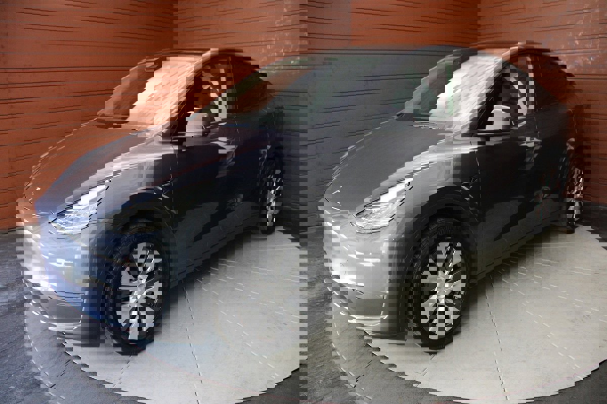 Used 2023 Tesla Model Y Long Range image 39