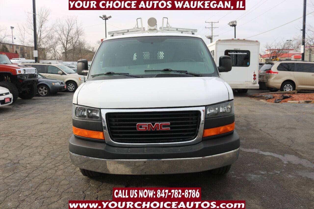 Used 2017 GMC Savana 2500 RWD image 2