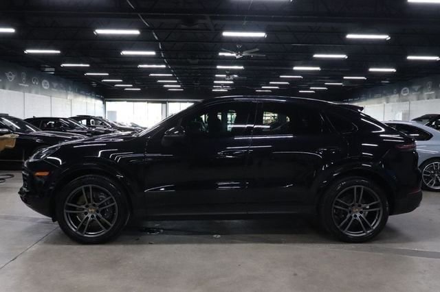 Used 2022 Porsche Cayenne Platinum Edition AWD/4WD image 2