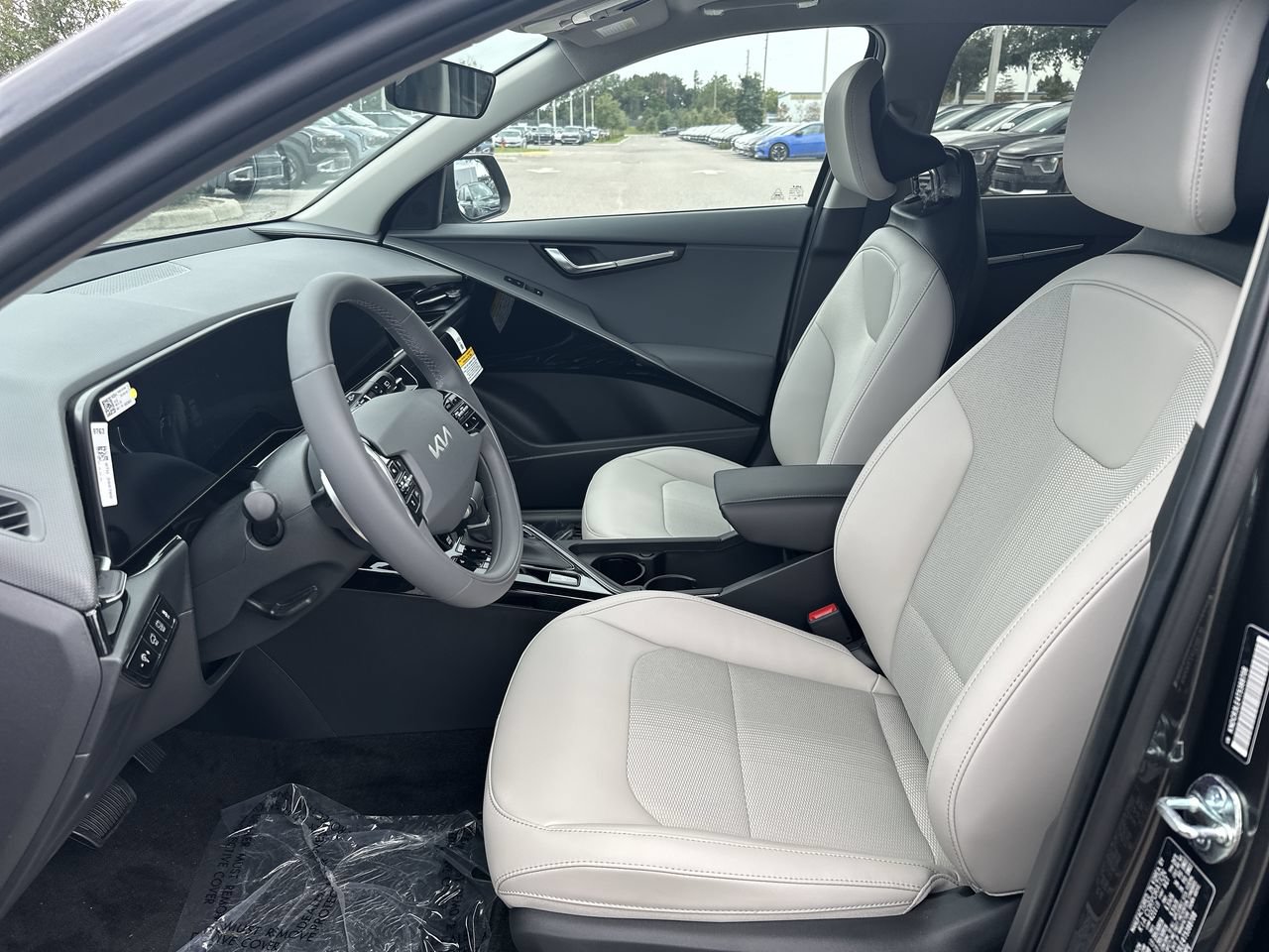New 2026 Kia Niro EX FWD image 2