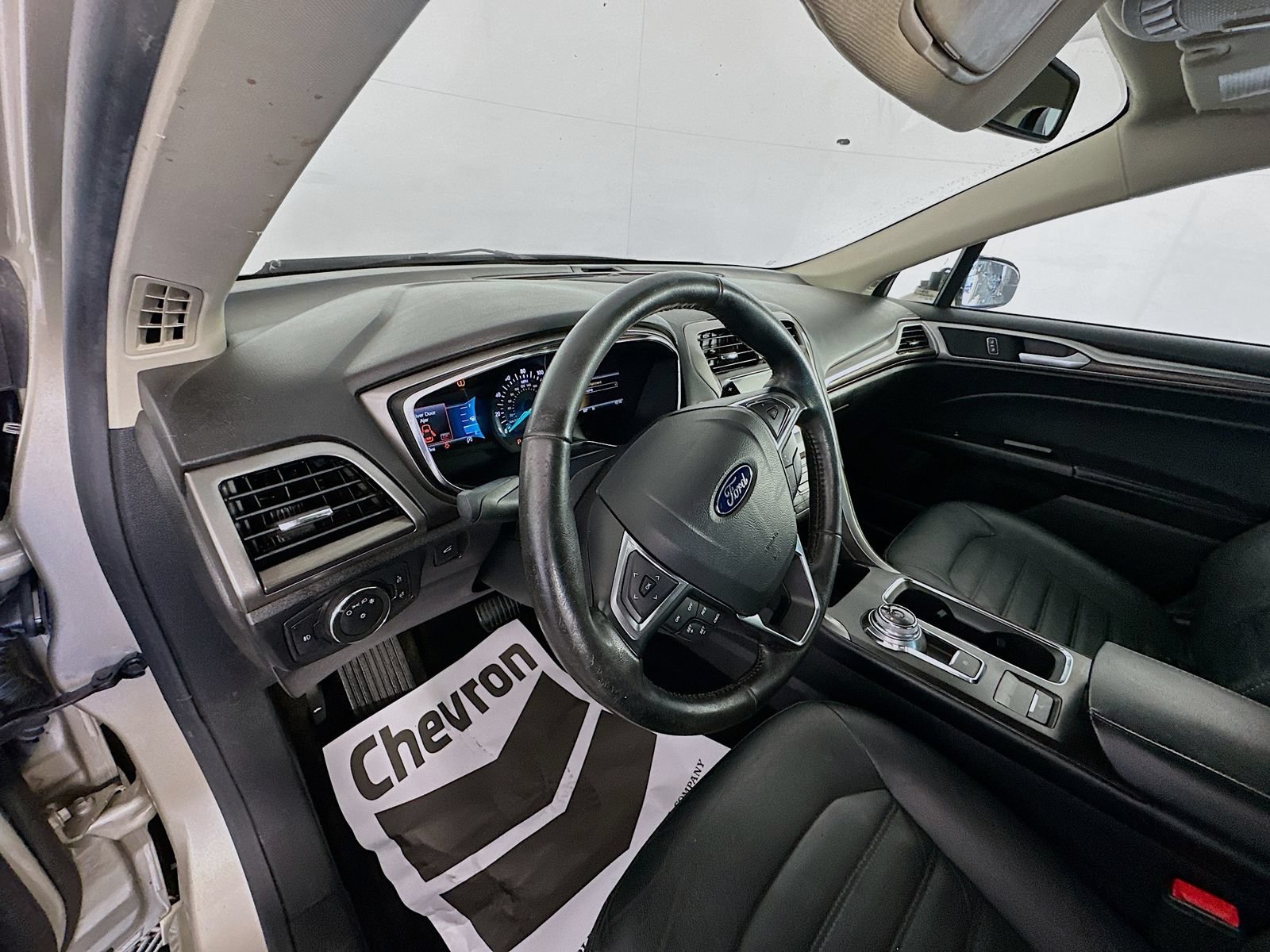 Used 2017 Ford Fusion SE w/ Fusion SE Technology Package FWD image 9