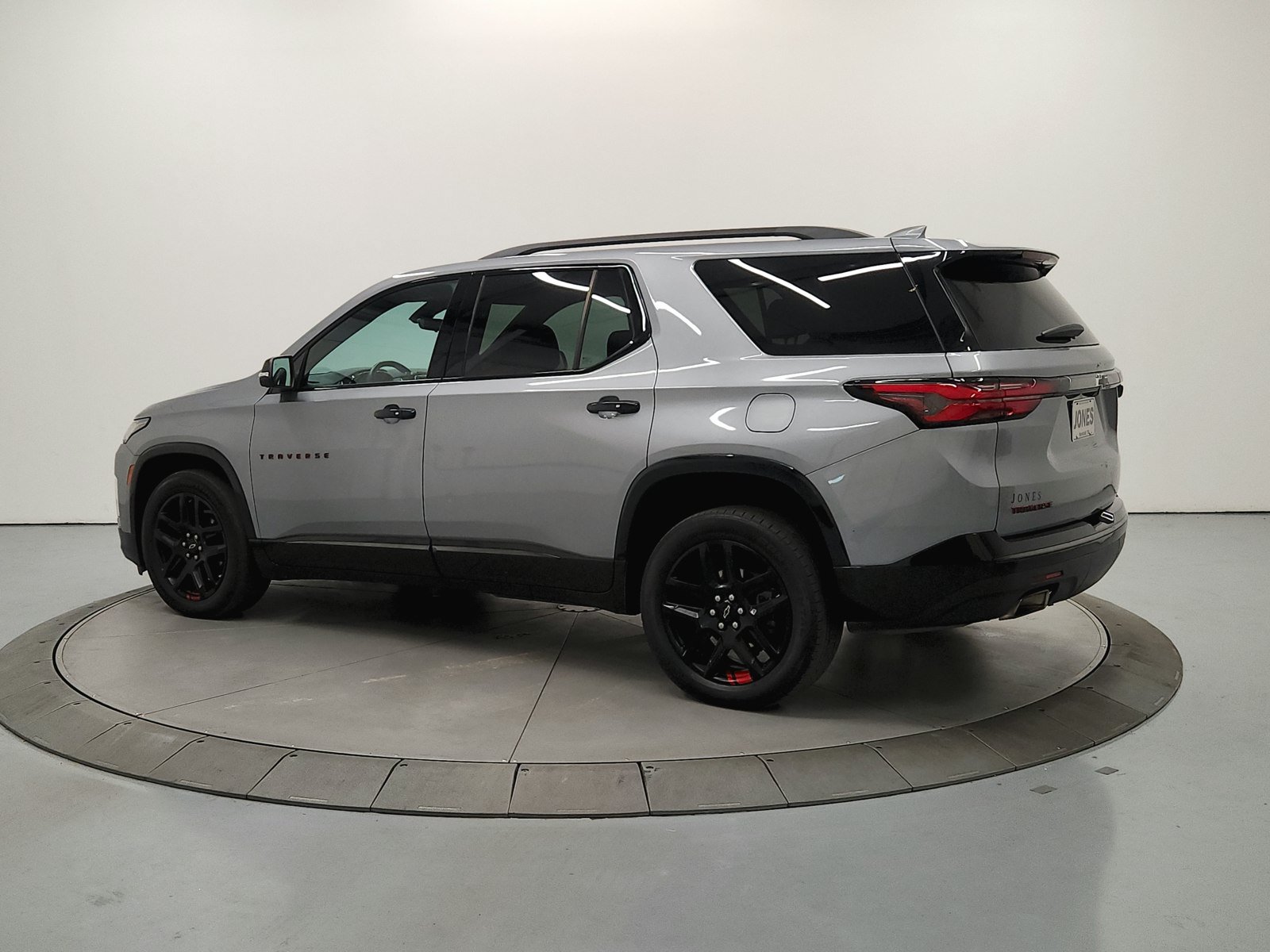 Used 2023 Chevrolet Traverse Premier w/ Redline Edition FWD image 6