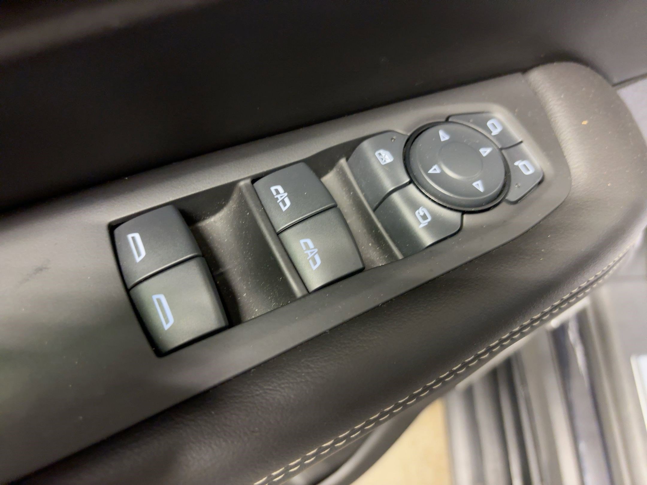 Used 2025 GMC Yukon Elevation image 11