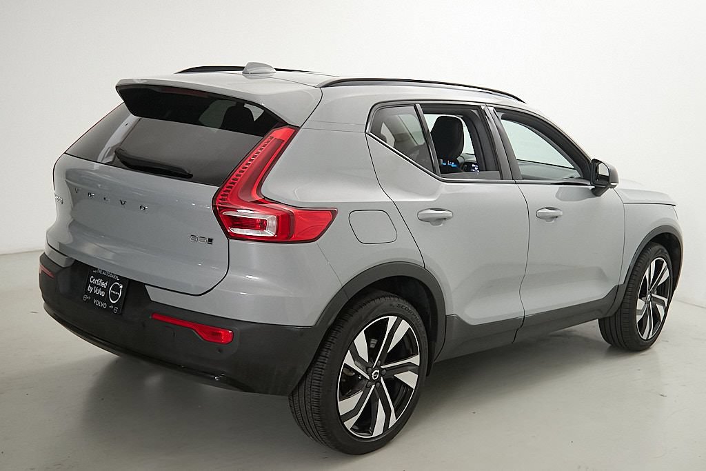 Certified 2025 Volvo XC40 B5 Ultra AWD/4WD image 9