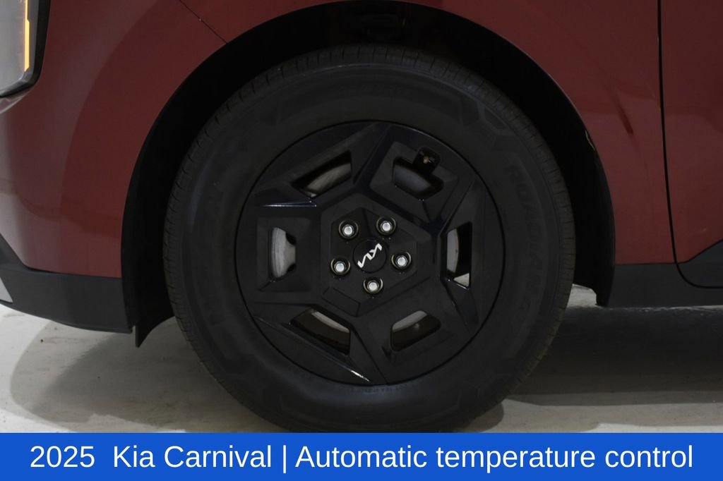 Used 2025 Kia Carnival FWD image 6