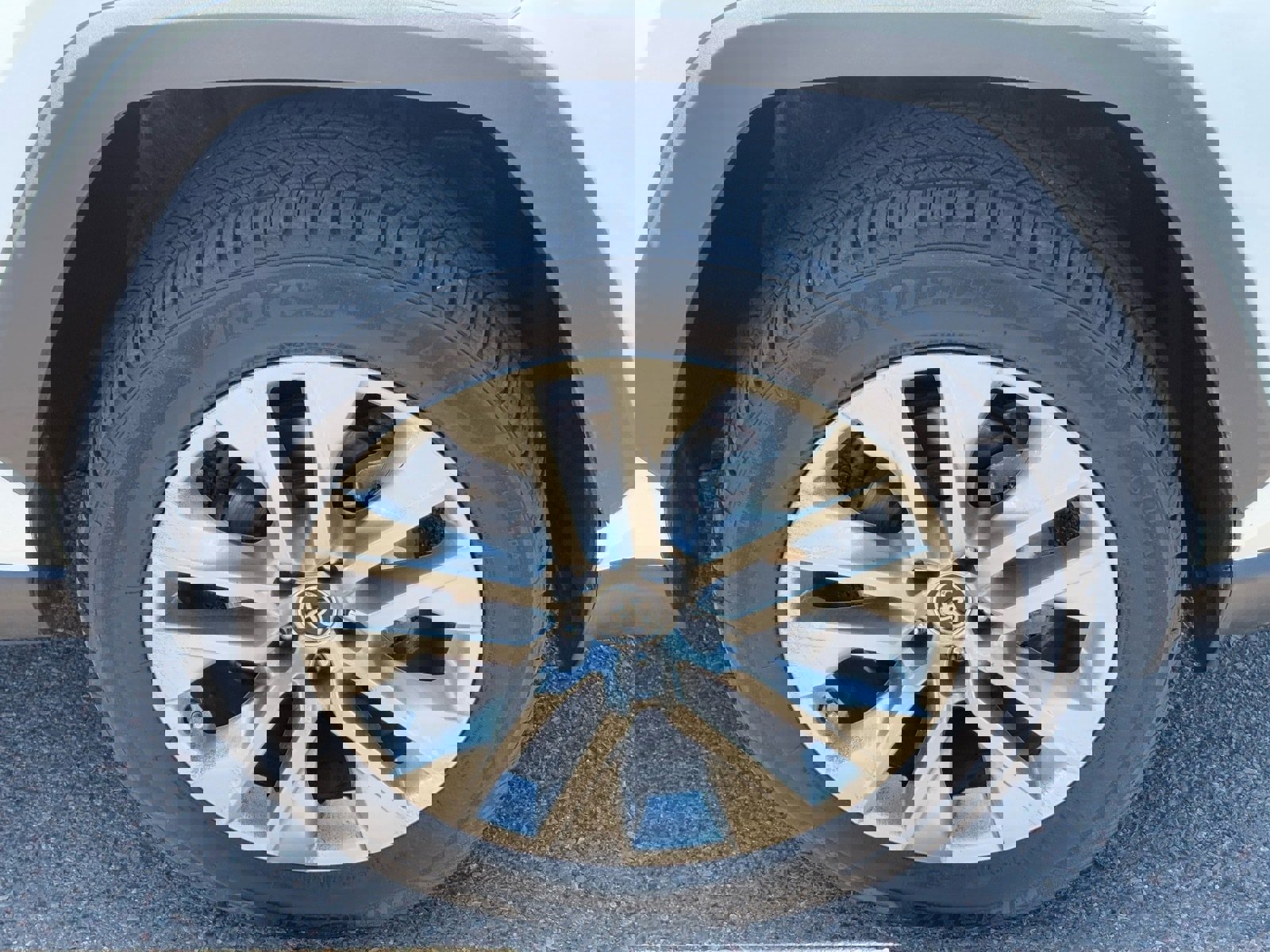 Used 2025 Toyota RAV4 LE image 8