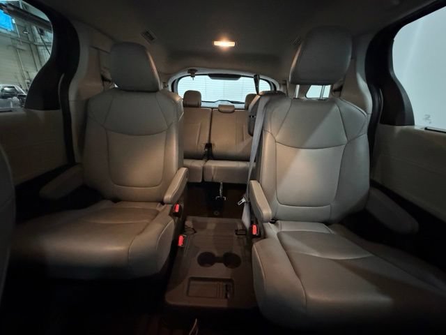 Used 2024 Toyota Sienna XLE FWD image 15