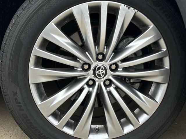 Used 2023 Toyota Highlander Platinum FWD image 11