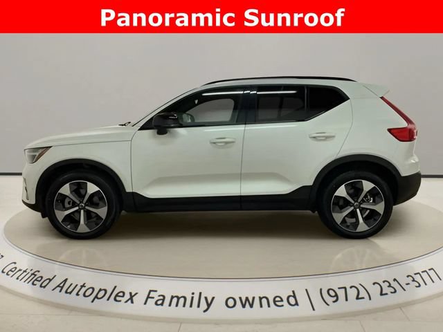 Used 2025 Volvo XC40 B5 Plus AWD/4WD image 2