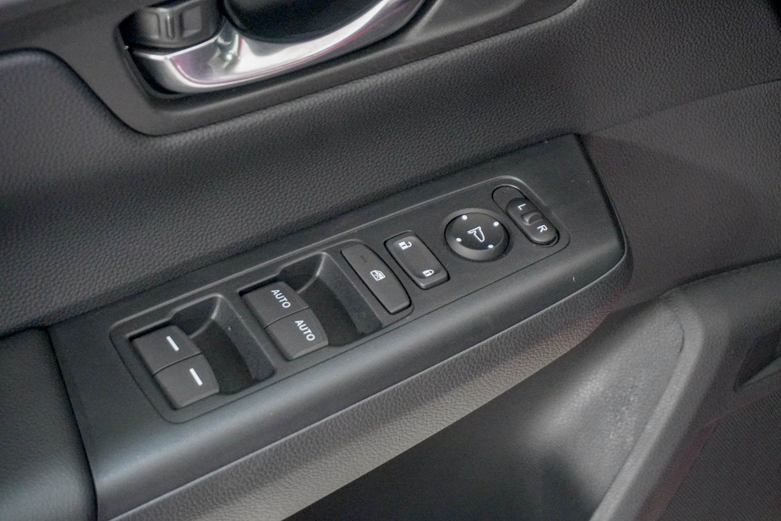 Certified 2025 Honda CR-V EX image 17