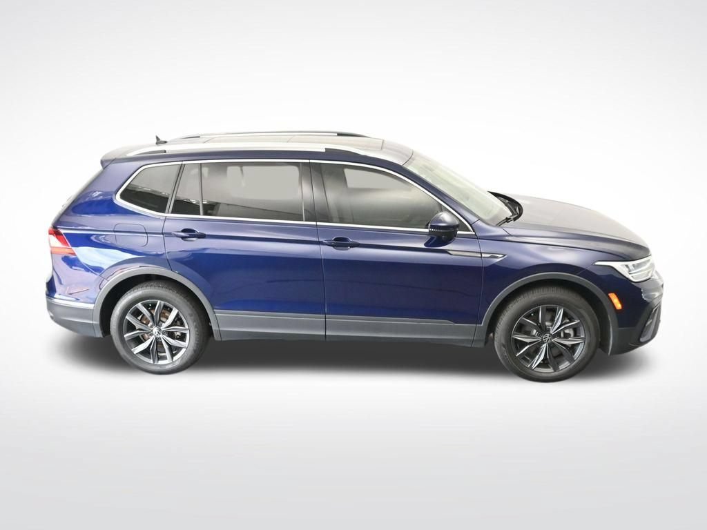 Used 2023 Volkswagen Tiguan SE w/ Panoramic Sunroof Package FWD image 24