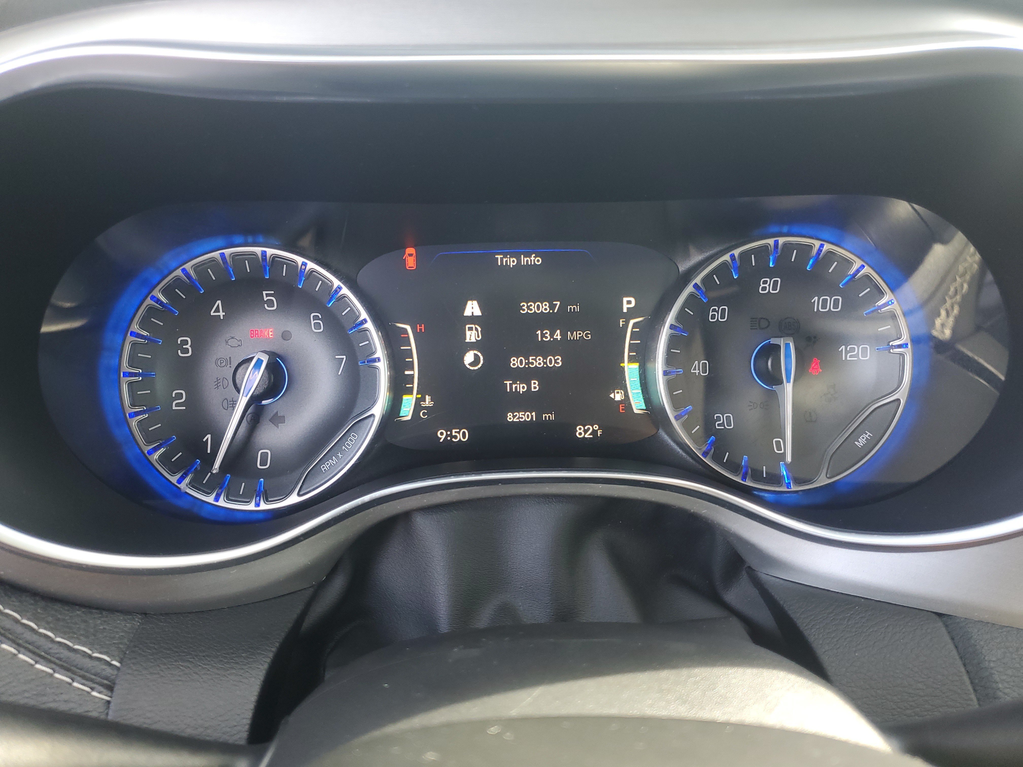 Used 2022 Chrysler Pacifica Limited w/ Uconnect Theater Family Group AWD/4WD image 18