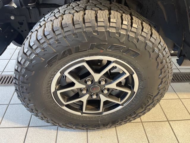 Used 2025 Jeep Gladiator Rubicon AWD/4WD image 5