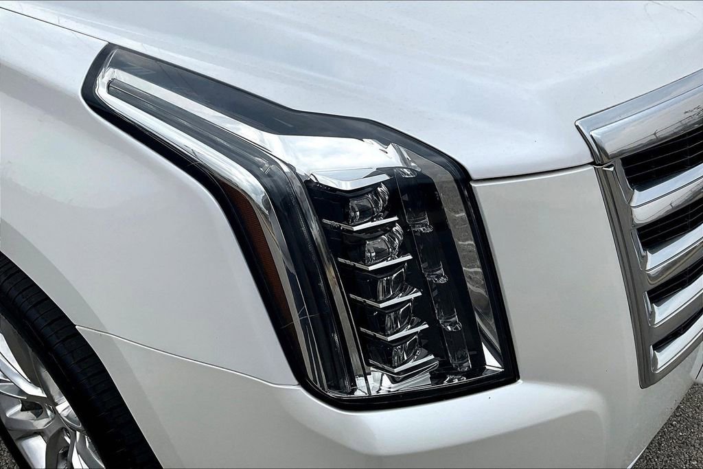 Used 2017 Cadillac Escalade ESV Luxury image 37