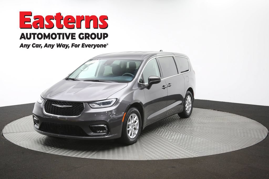 Used 2023 Chrysler Pacifica Touring-L FWD image 56