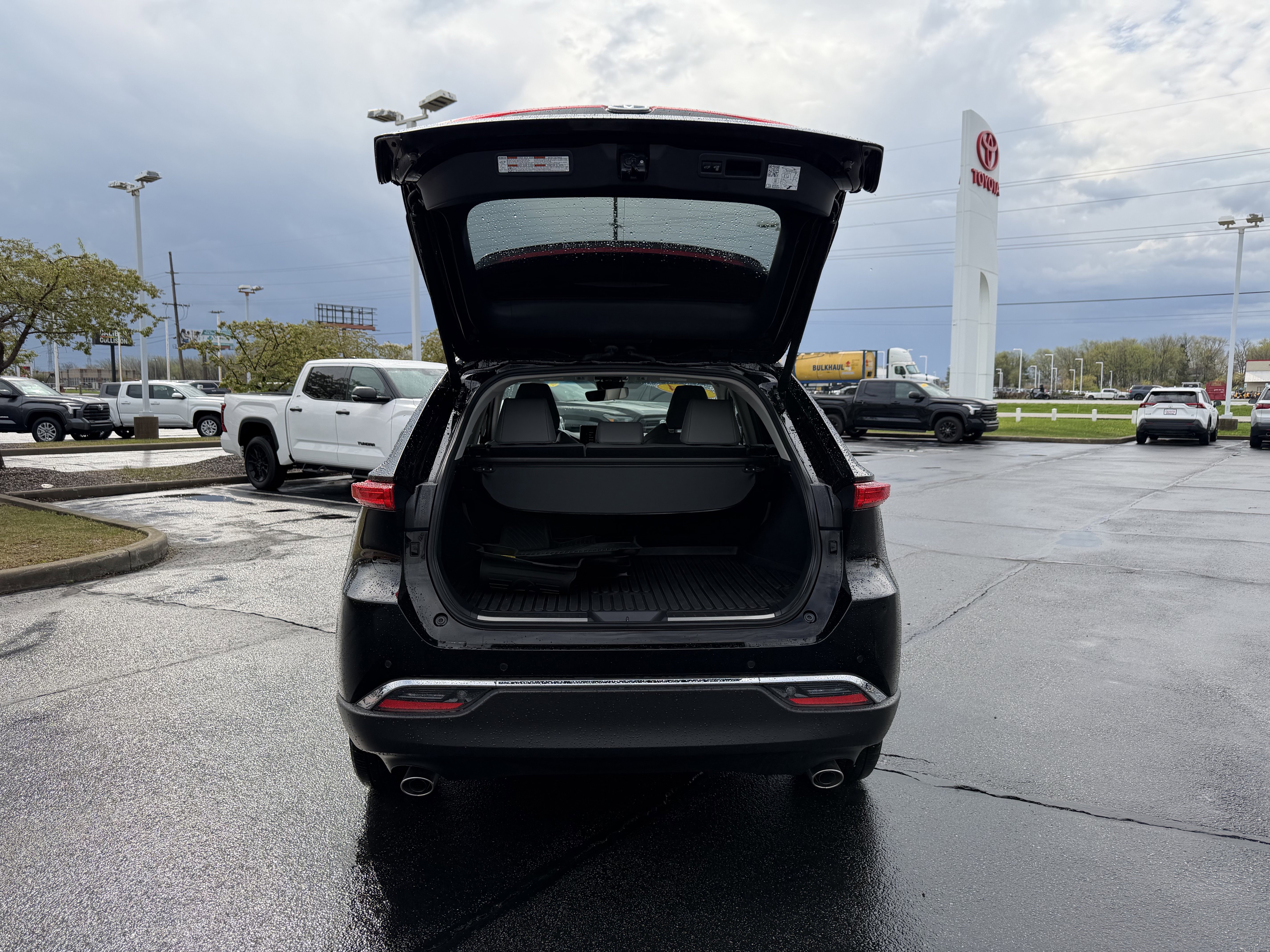 Certified 2024 Toyota Venza XLE image 8