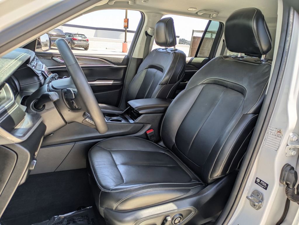 Used 2023 Jeep Grand Cherokee Limited AWD/4WD image 23