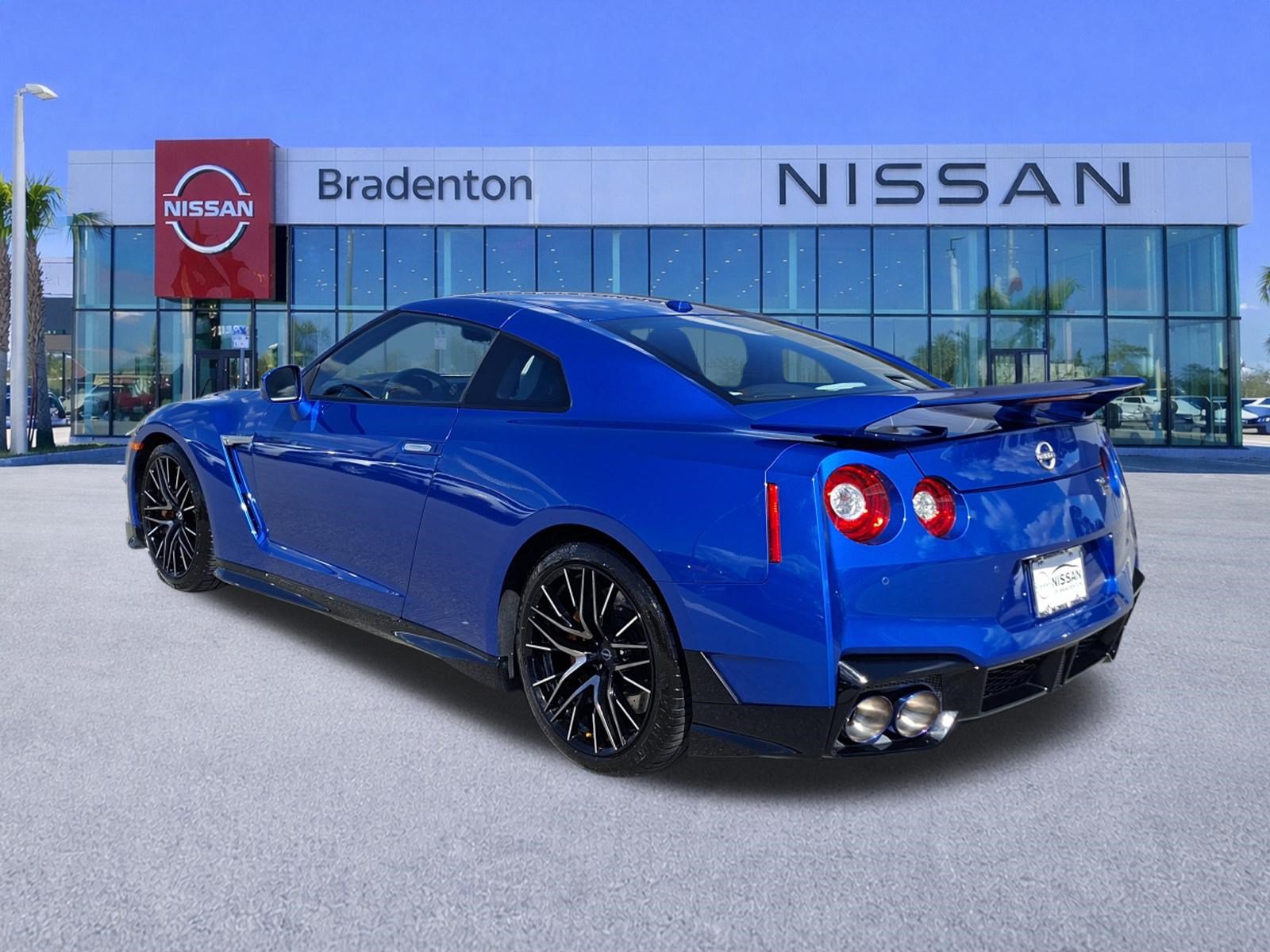 Used 2024 Nissan GT-R AWD/4WD image 7
