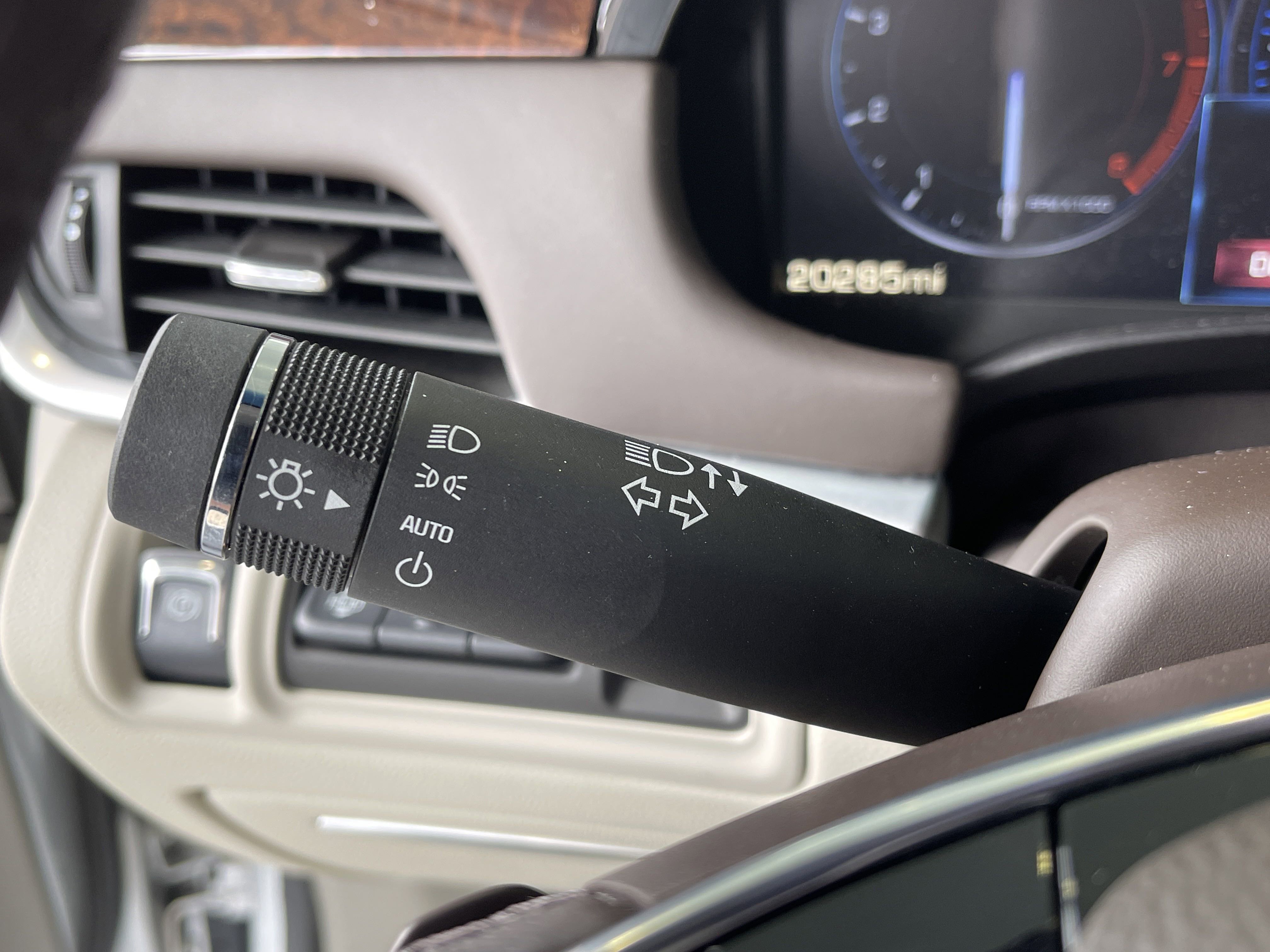 Used 2013 Cadillac XTS Platinum image 26