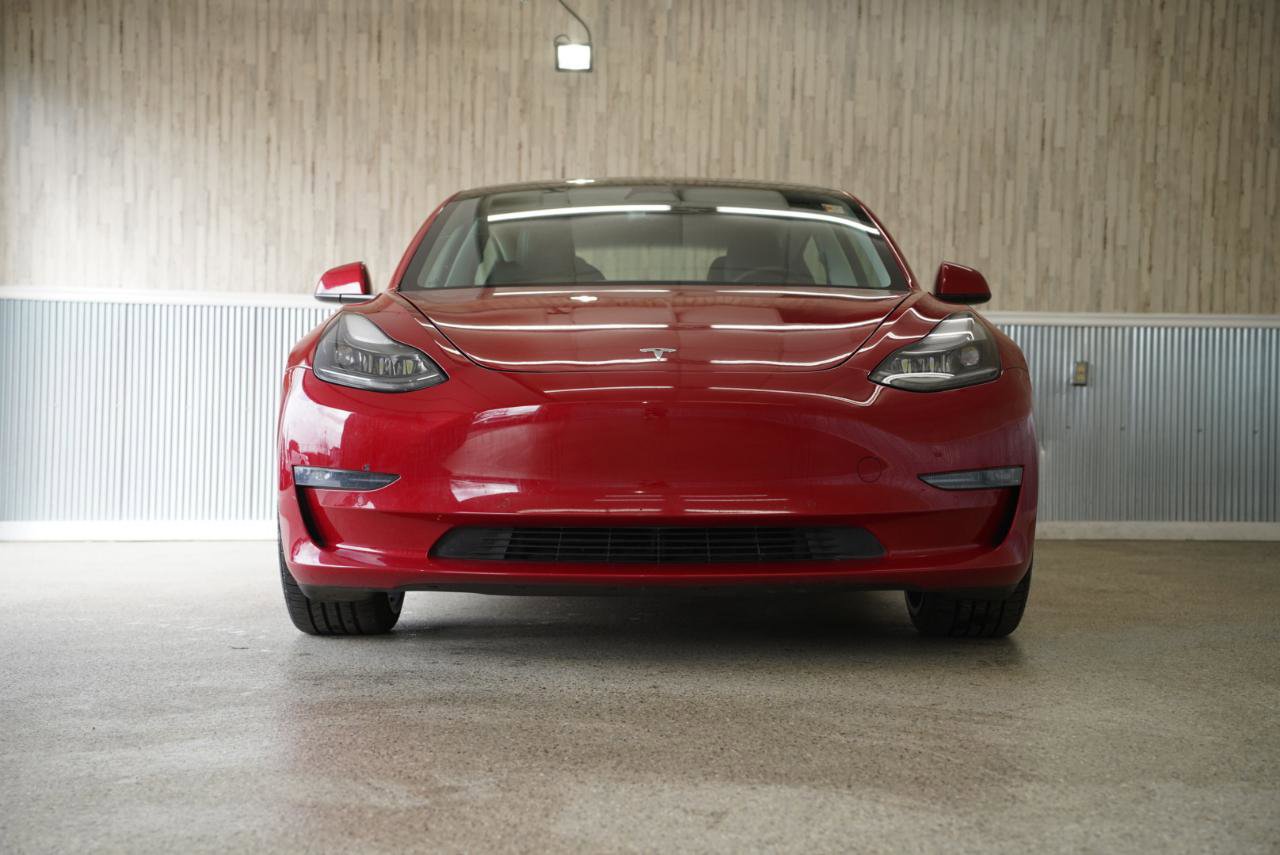 Used 2022 Tesla Model 3 Performance image 2