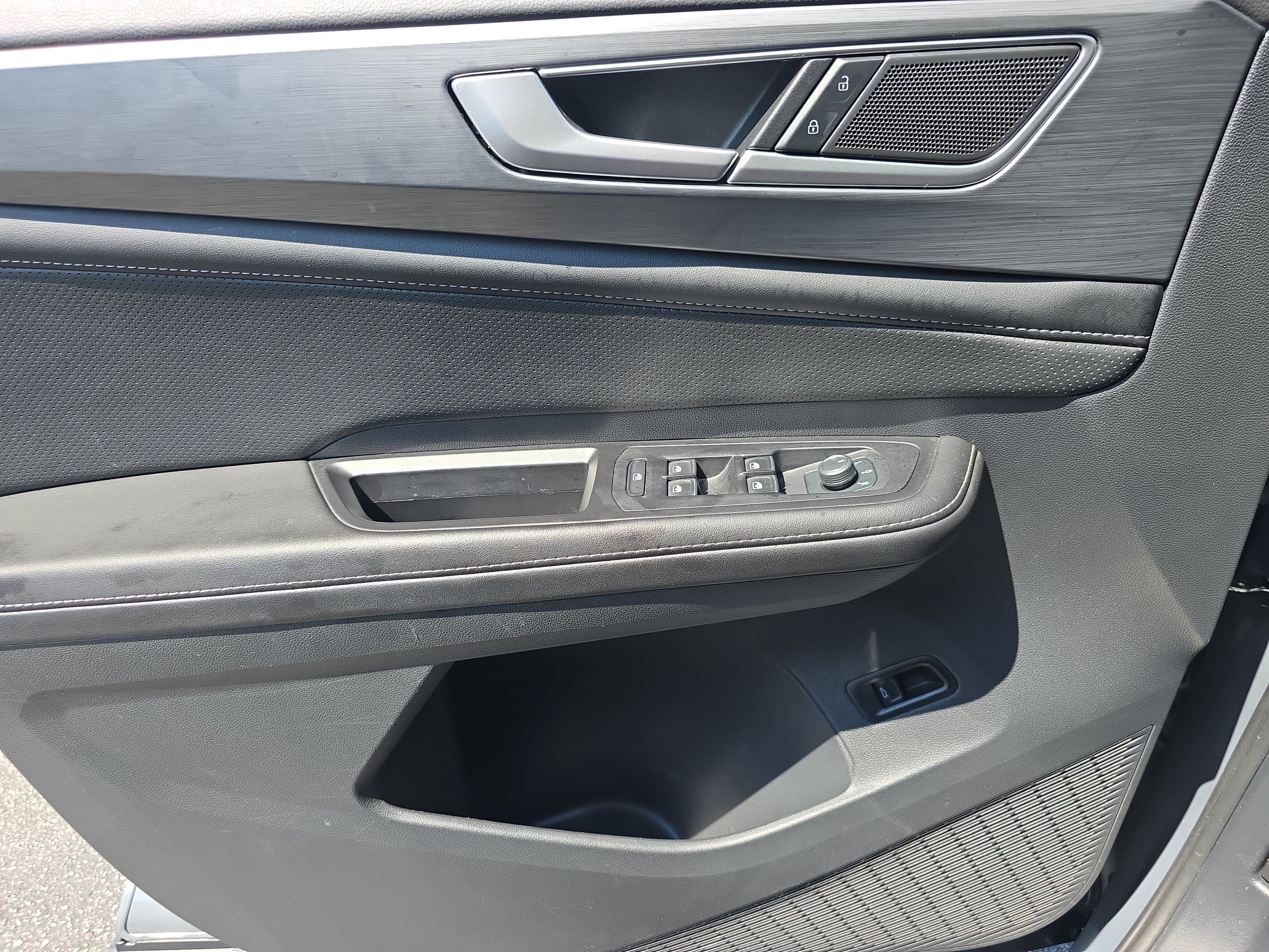 Used 2024 Volkswagen Atlas Cross Sport SE FWD image 27