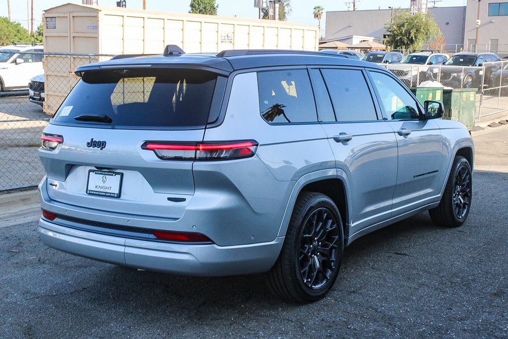 New 2026 Jeep Grand Cherokee L Summit w/ Obsidian Package AWD/4WD image 9