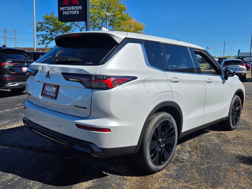New 2026 Mitsubishi Outlander LE AWD/4WD image 10