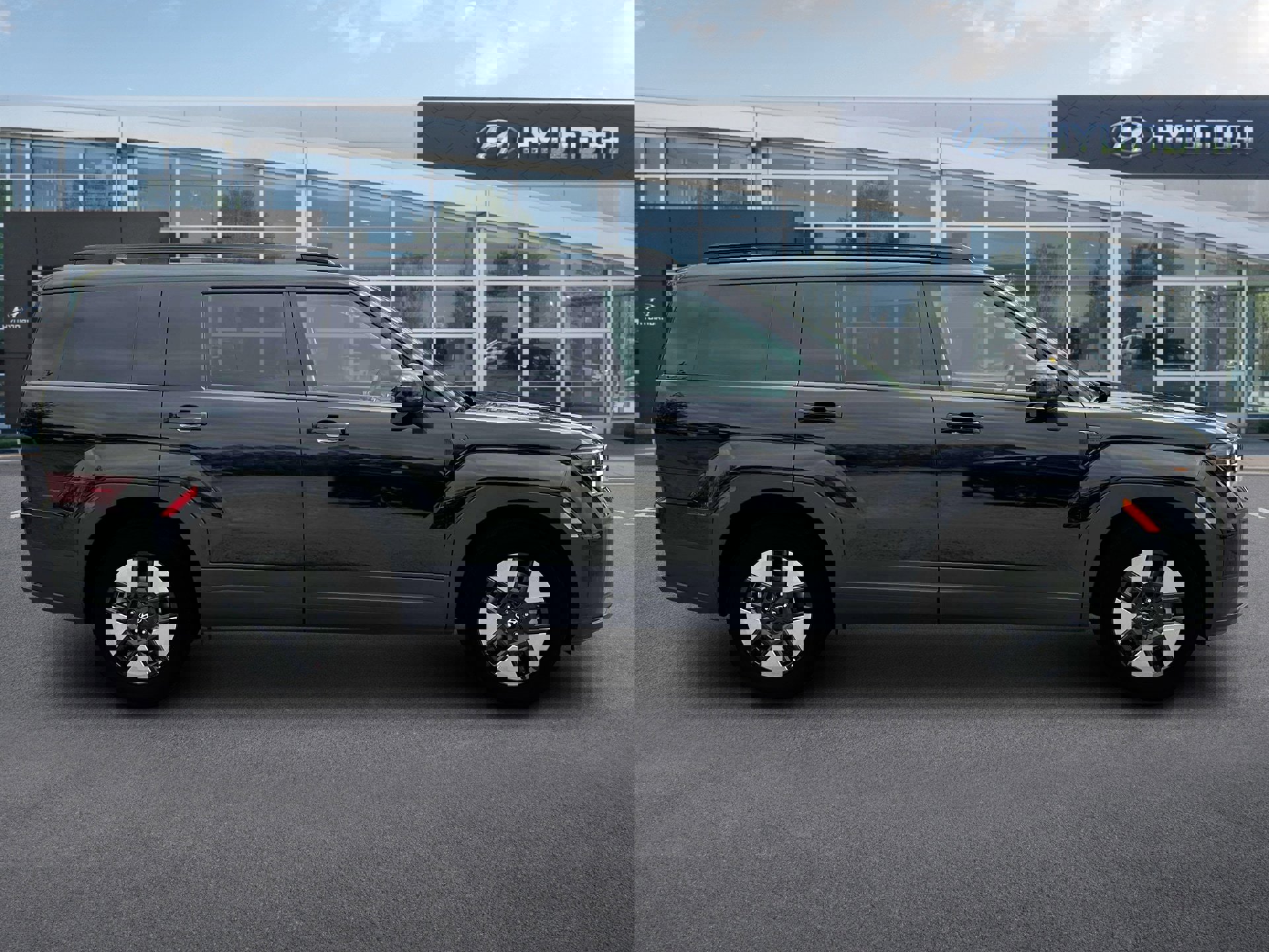 Certified 2025 Hyundai Santa Fe SEL image 9