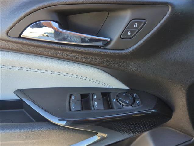 Used 2024 Chevrolet Trax LT w/ LT Convenience Package FWD image 11