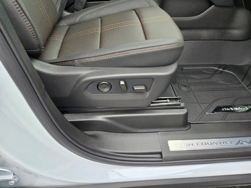 New 2026 Chevrolet Suburban High Country w/ Sun And Tow Package image 5