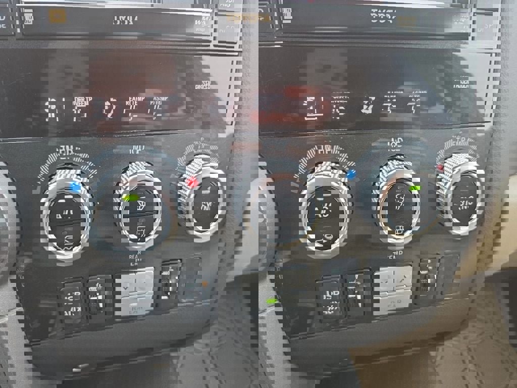 Used 2011 Toyota Sequoia Limited image 19