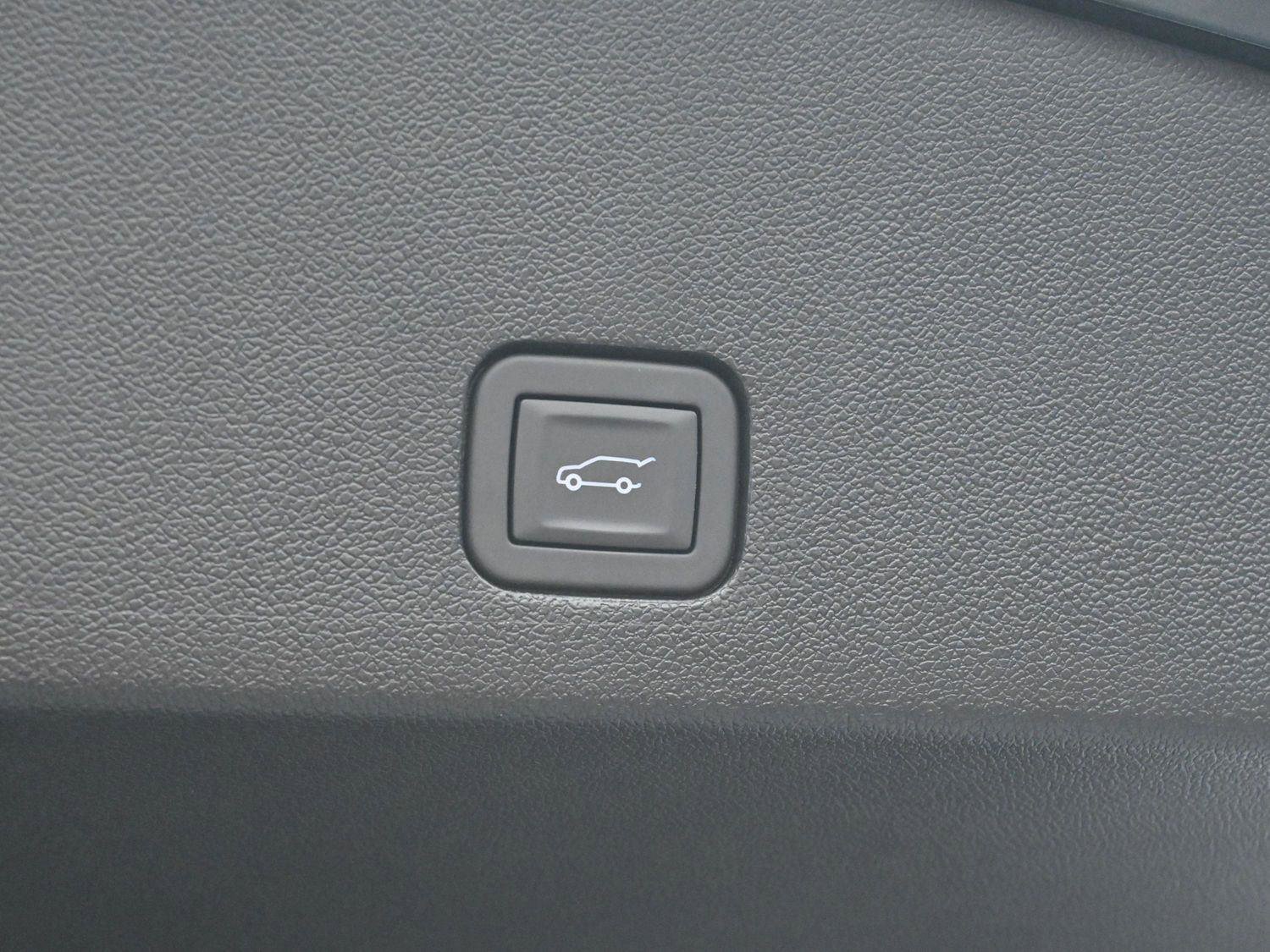 Certified 2025 Cadillac XT6 Sport w/ LPO, Floor Liner Package image 12