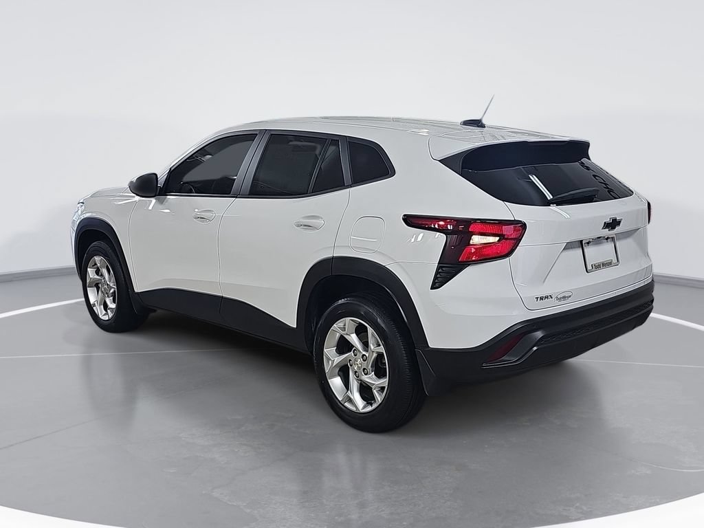 Certified 2024 Chevrolet Trax LS w/ LS Convenience Package FWD image 6
