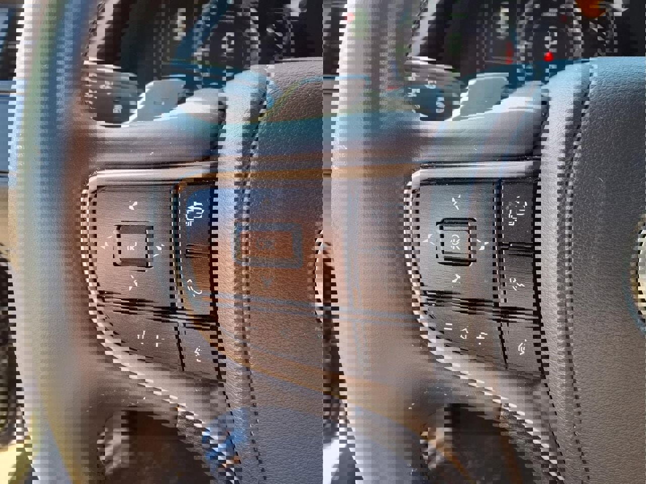 Used 2024 Lexus ES 350 w/ Premium Package image 25