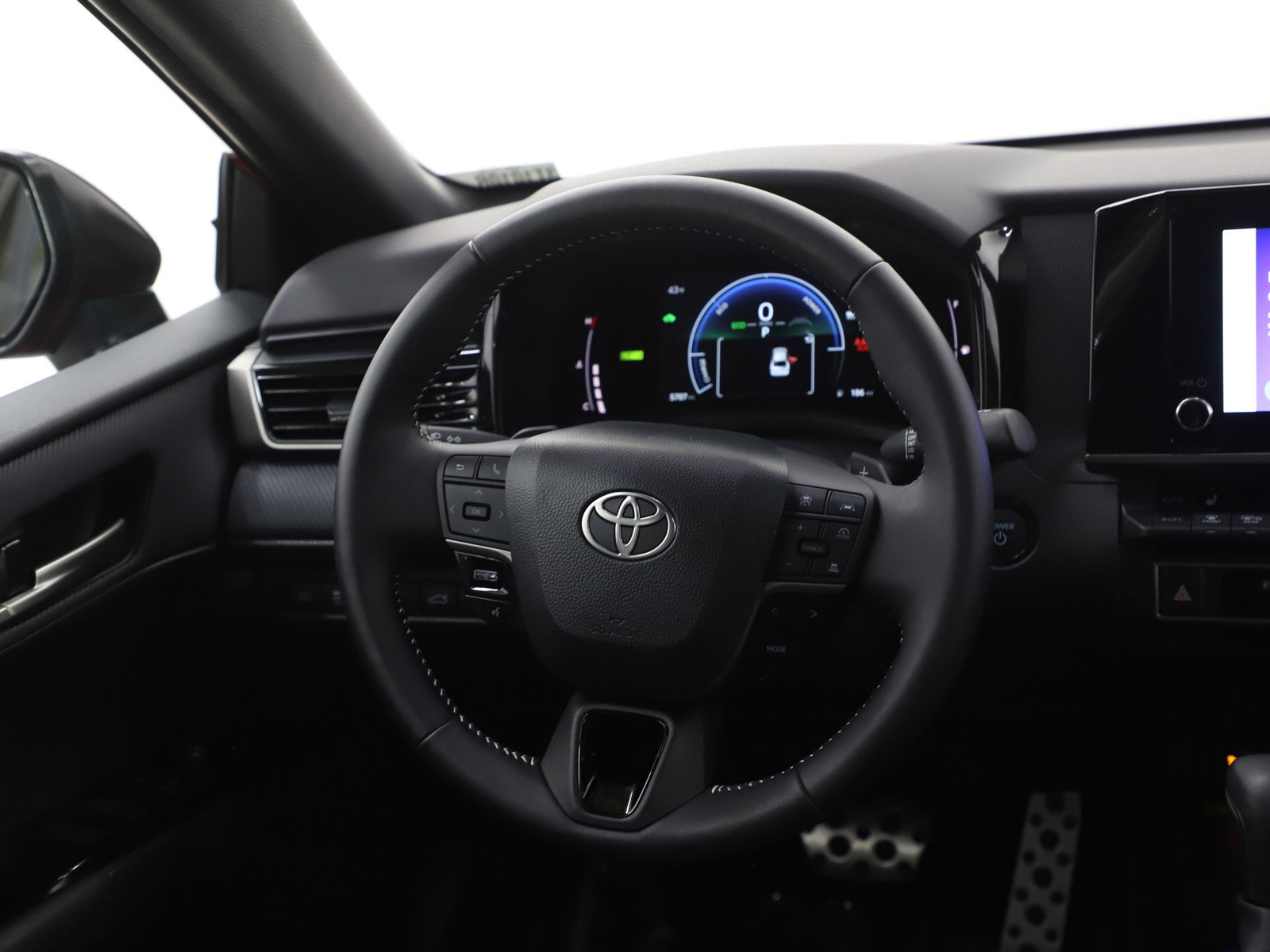 Used 2025 Toyota Camry SE w/ Convenience Package FWD image 14