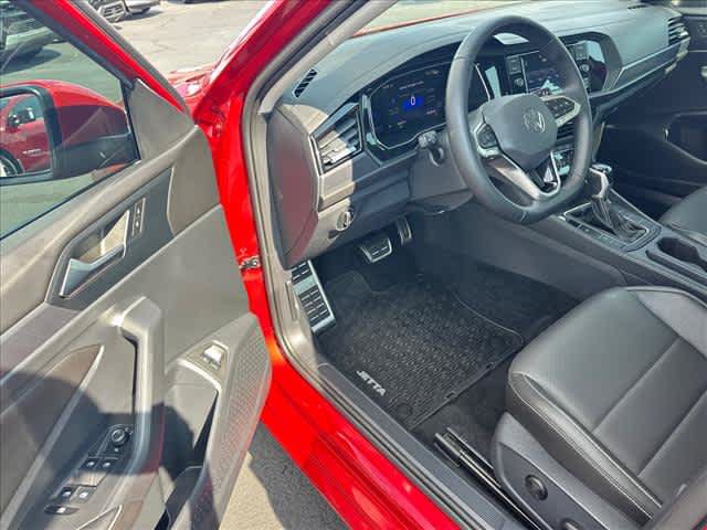 Used 2024 Volkswagen Jetta SE FWD image 11