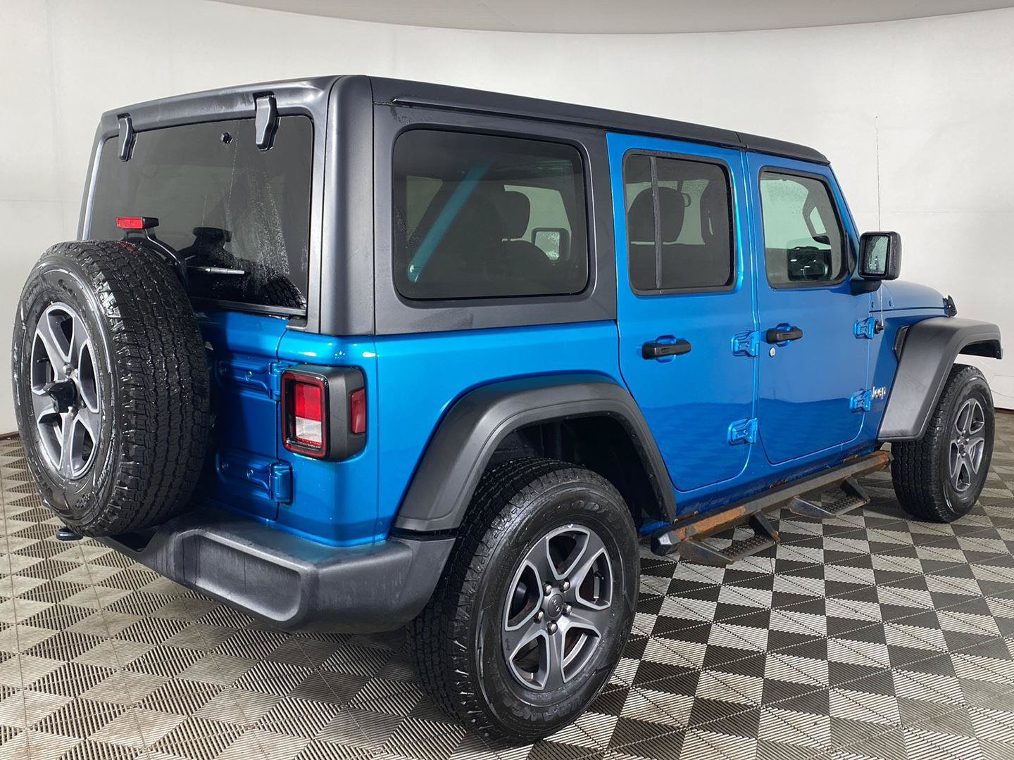 Used 2019 Jeep Wrangler Unlimited Sport S AWD/4WD image 3