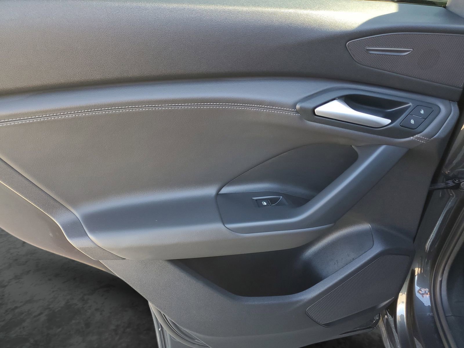 Used 2025 Audi Q6 e-tron Premium w/ Convenience Package image 15