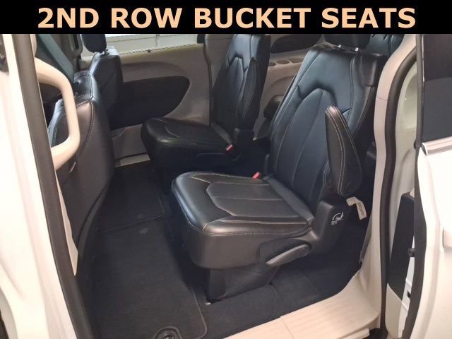 Used 2024 Chrysler Pacifica Touring-L image 22