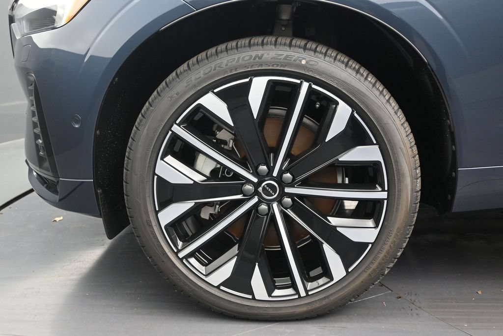 New 2026 Volvo XC60 T8 Ultra w/ Protection Package Premier AWD/4WD image 9