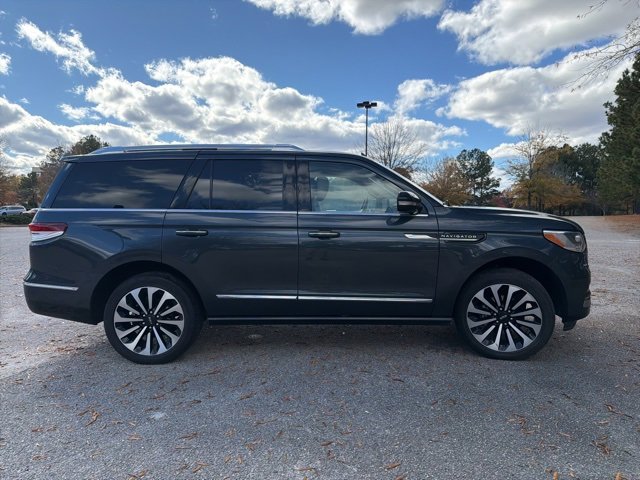 Used 2024 Lincoln Navigator Reserve image 5