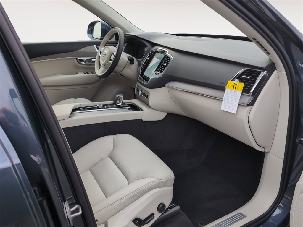 New 2025 Volvo XC90 B6 Plus w/ Protection Package Premier image 15