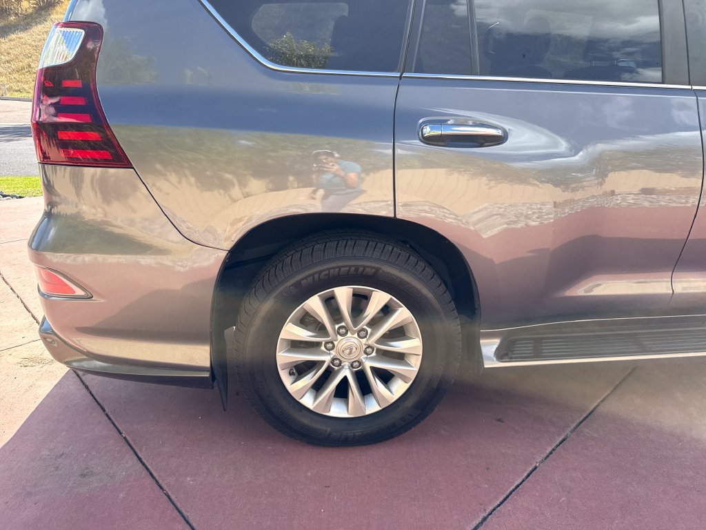 Used 2021 Lexus GX 460 Luxury w/ Sport Design Package AWD/4WD image 32