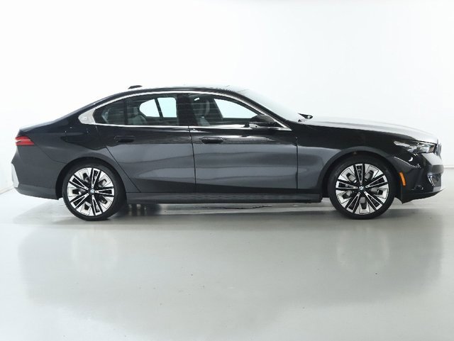 Certified 2025 BMW 530i xDrive w/ Premium Package image 11