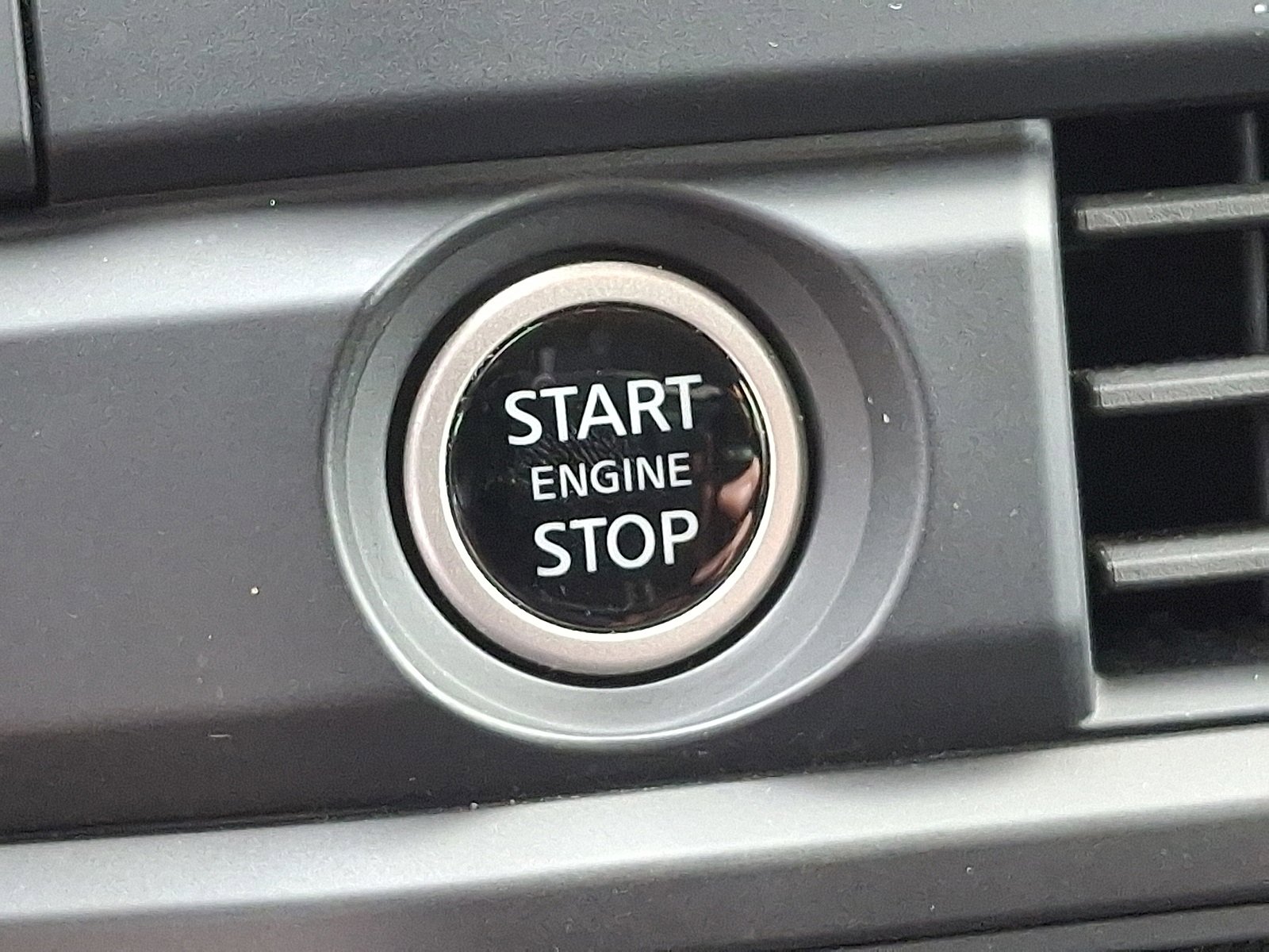 Used 2024 Nissan Pathfinder S image 23