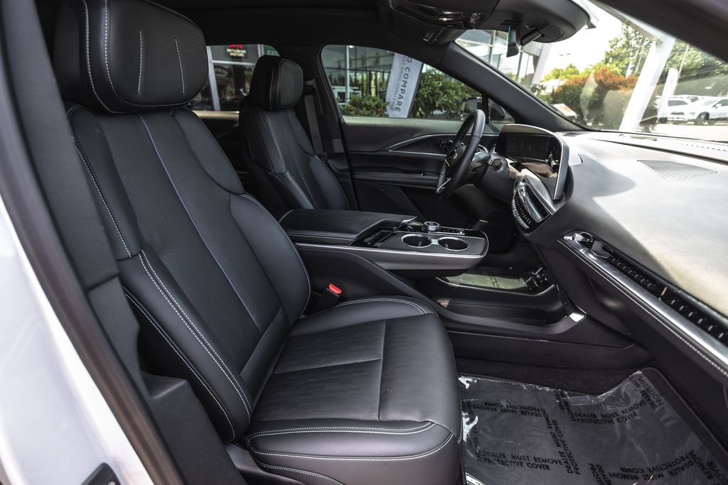 Used 2024 Cadillac Lyriq Luxury RWD image 25