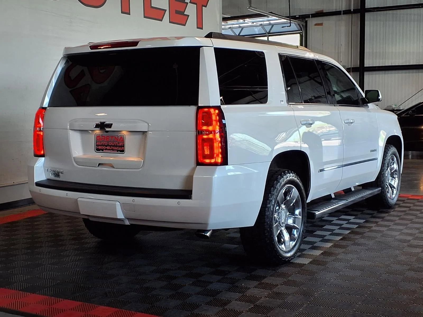 Used 2018 Chevrolet Tahoe LT w/ LT Signature Package AWD/4WD image 8